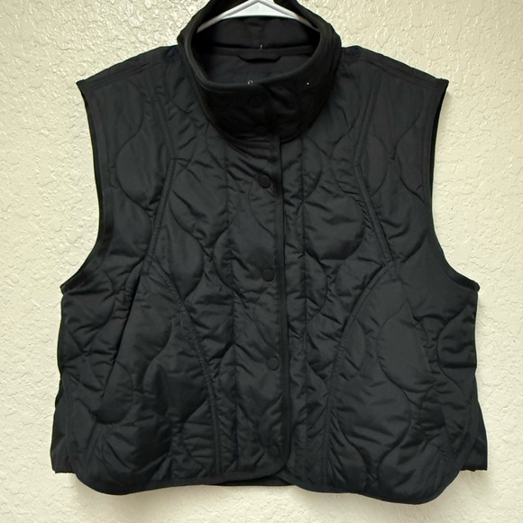 QUINCE Black Featherless Quilted Puffer Vest Size Small - Picture 10 of 16